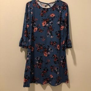 Bell sleeve cotton dress
